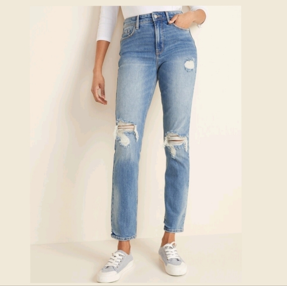 Old Navy Distressed Power straight Secret Slim Pockets Cropped Jeans